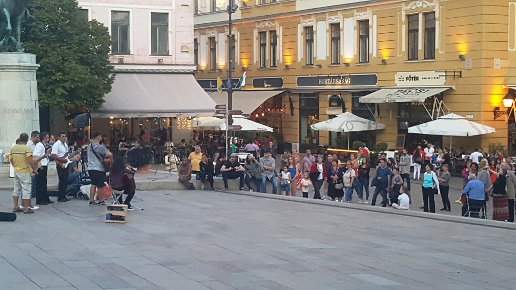 Utcazenész villámcsődület